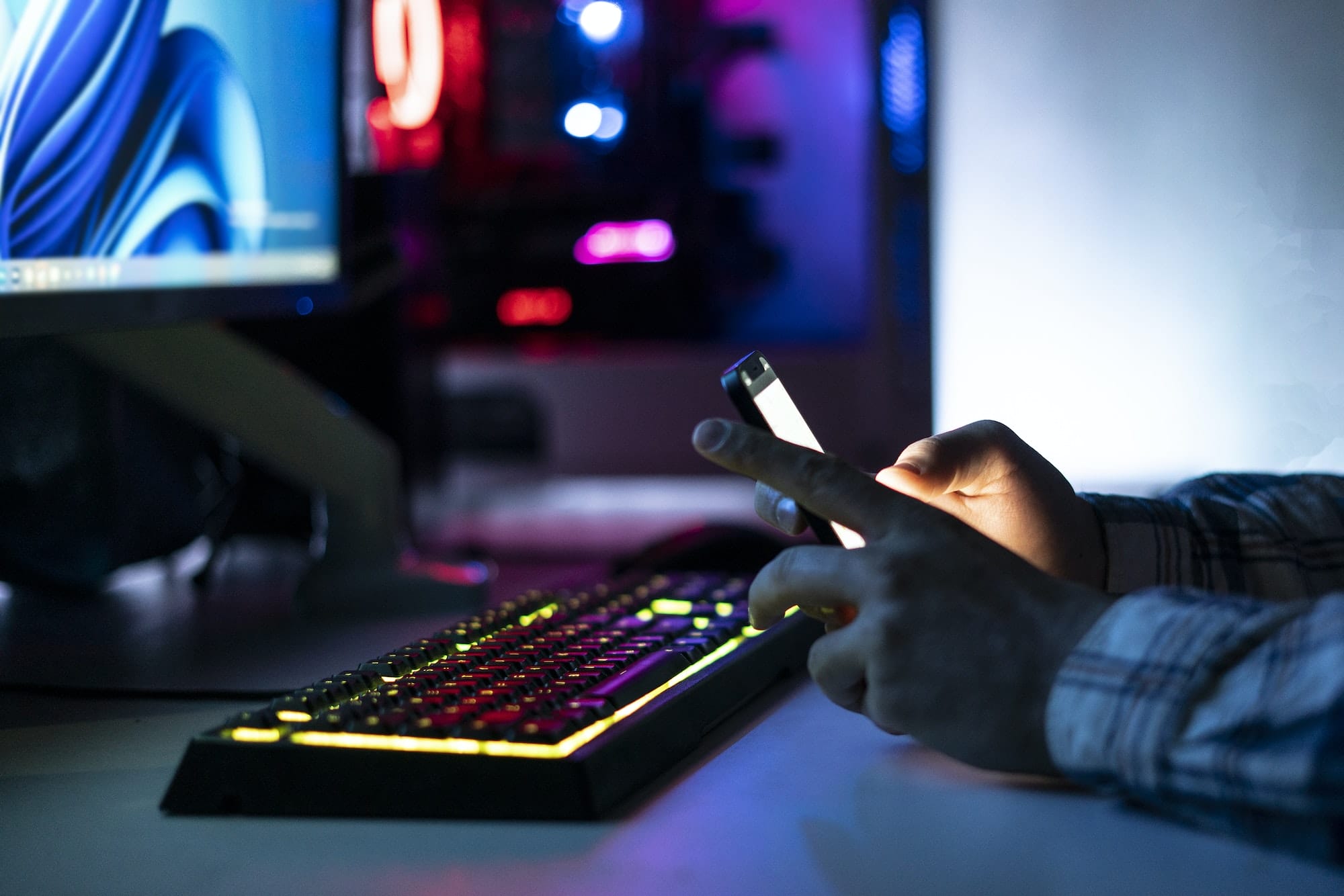 a person holding smartphone and scrolling on web page at night